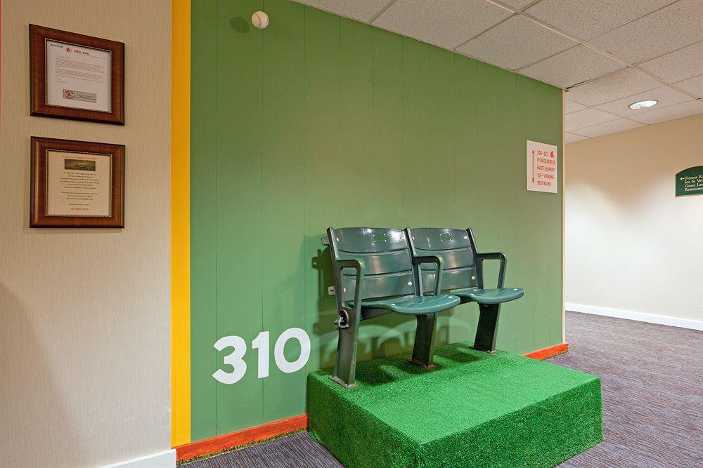 Holiday Inn Express Boston-Waltham By Ihg Съоръжения снимка