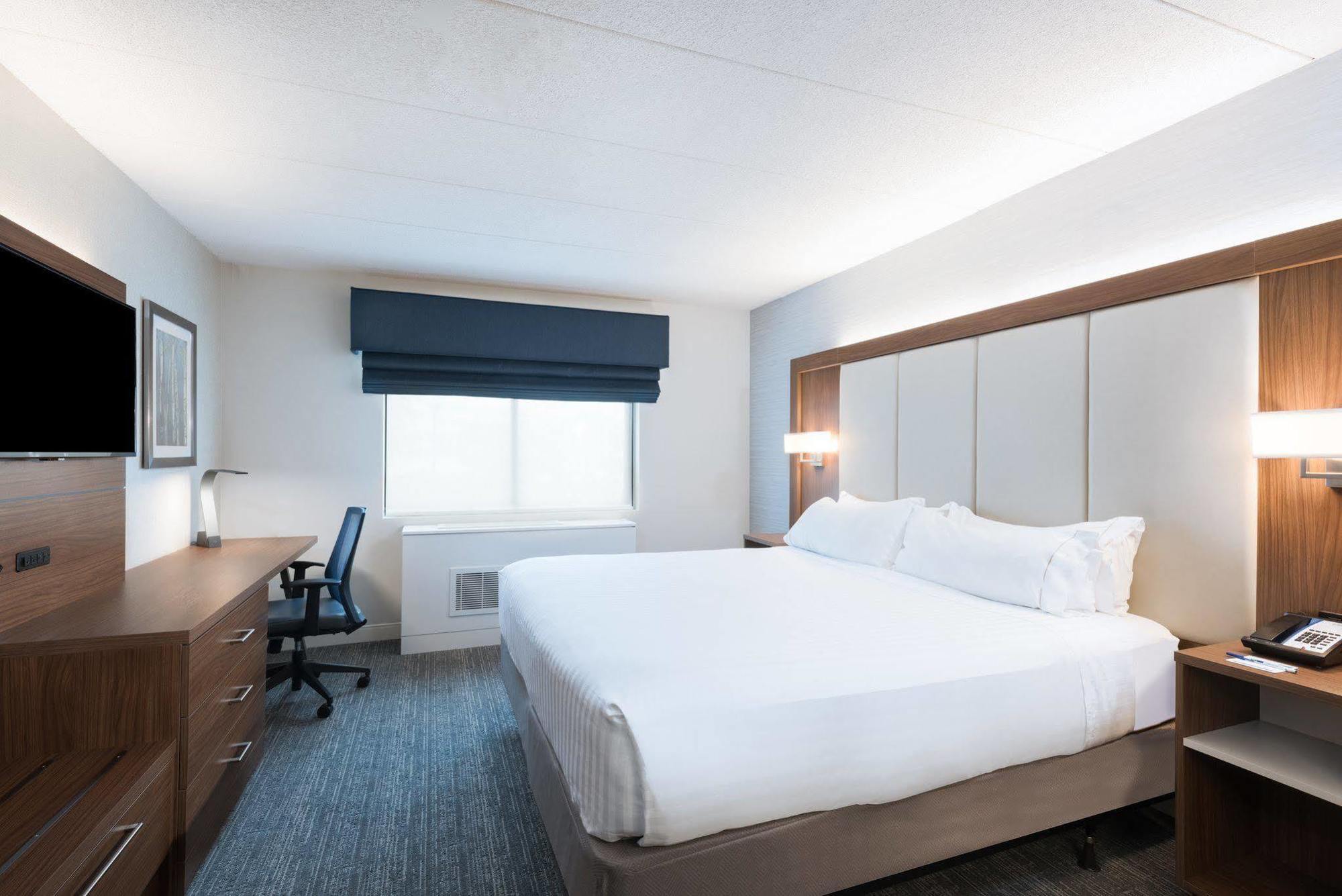 Holiday Inn Express Boston-Waltham By Ihg Екстериор снимка